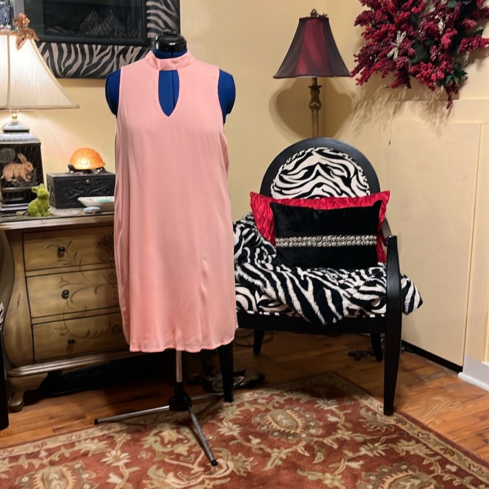 PEACH keyhole dress. Slip on design with 2 button closure in back